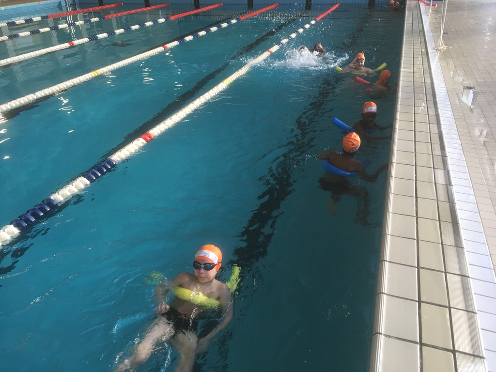 Que mettre dans un sac de piscine maternelle lors du cycle